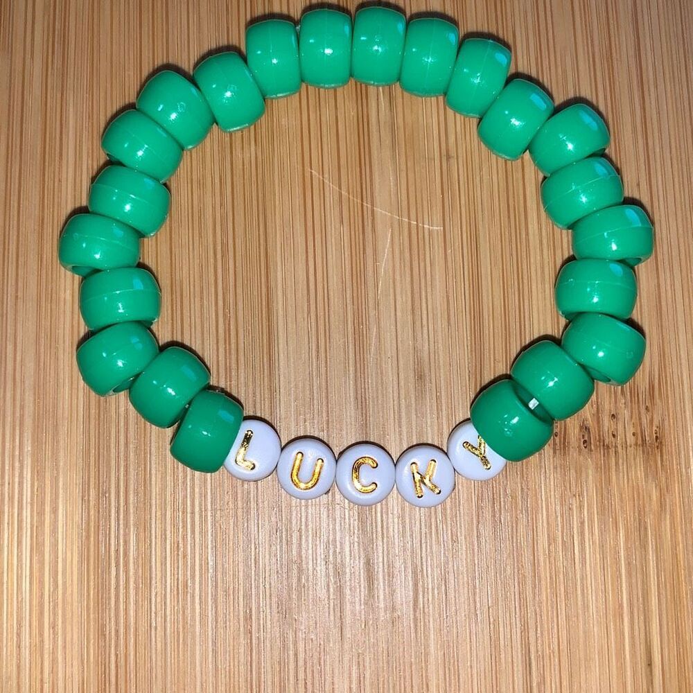 Girls Handmade Green Plastic Pony Bead Bracelet 5.7 Lucky St Patrick’s‎ Day